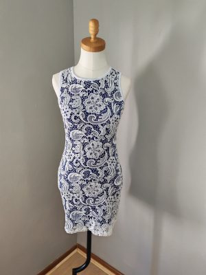 Short lace dress - in stock